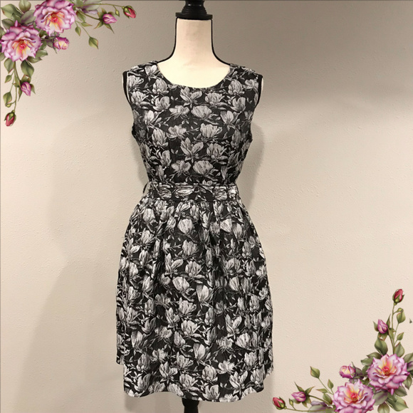 Ark & Co Dresses & Skirts - MAKE AN OFFER ;) Adorable floral dress. NWT